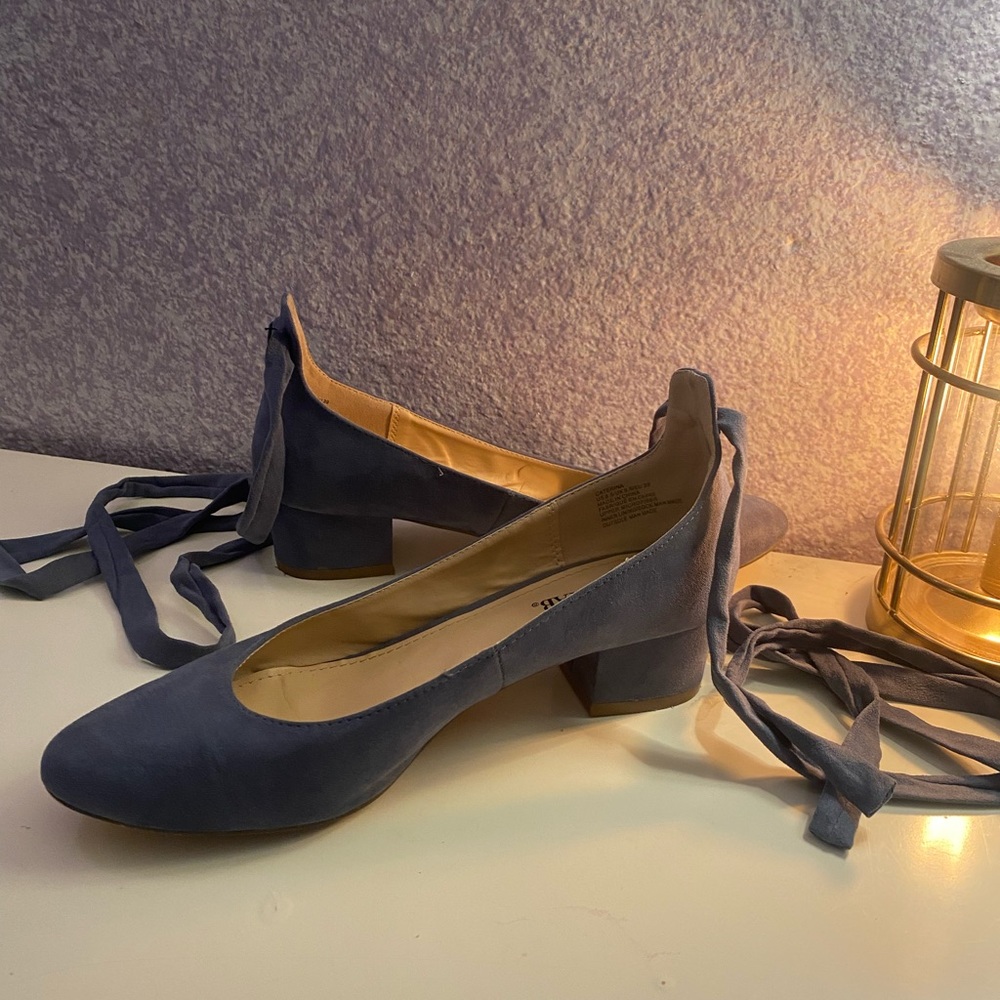 Just fab heels low heel with ballerina ankle ties 8 1/2